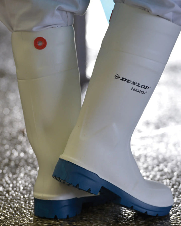 Vista de la bota Dunlop Foodpro Multigrip Safety puesta