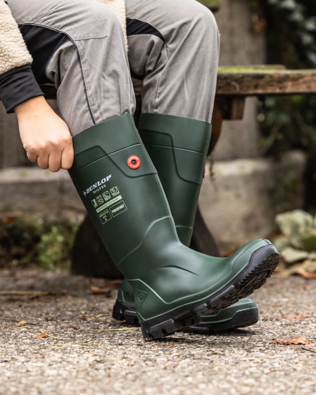 Bota Dunlop Purofort TerraPRO puesta